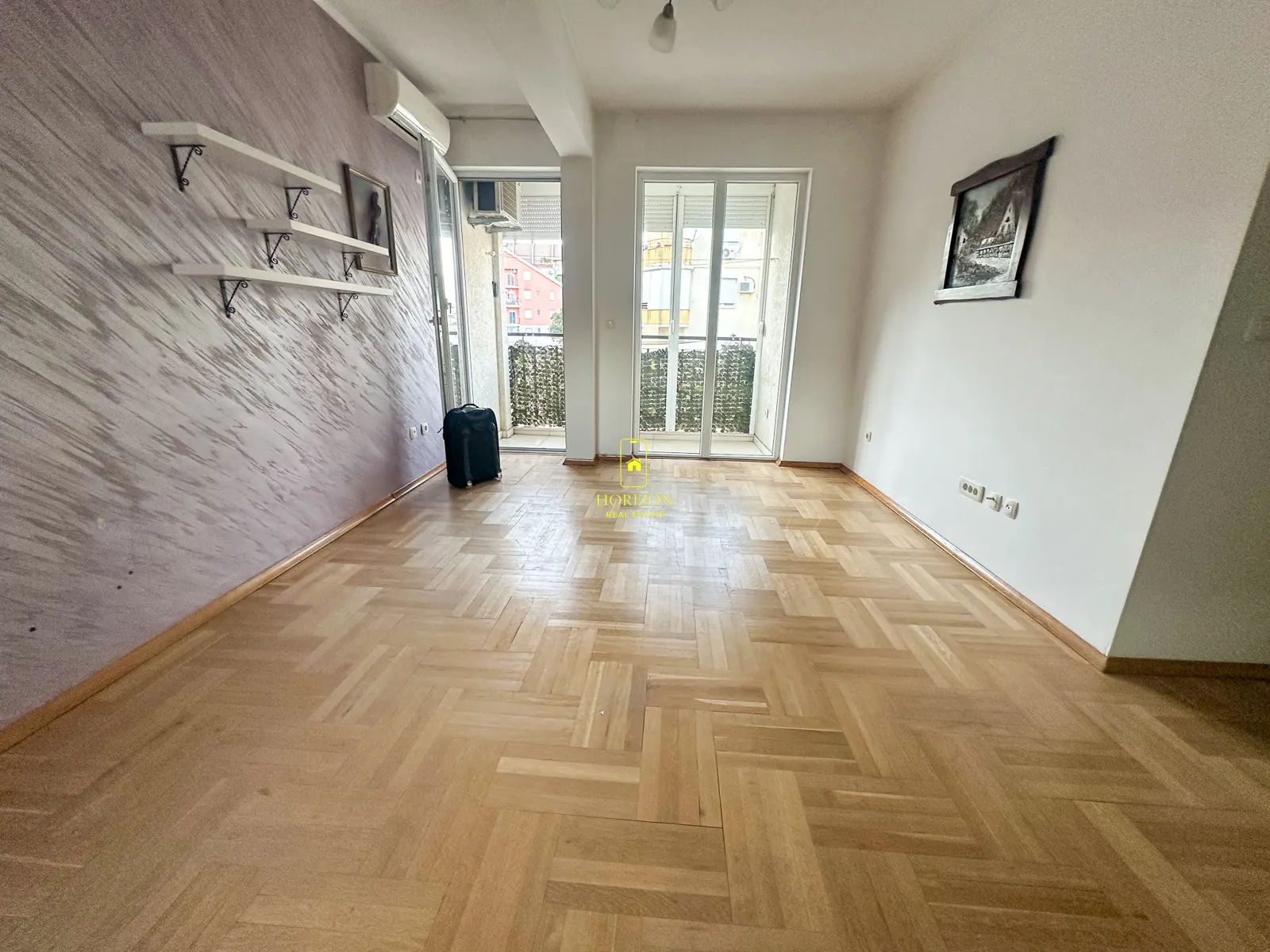 Dvosoban stan, Momišići