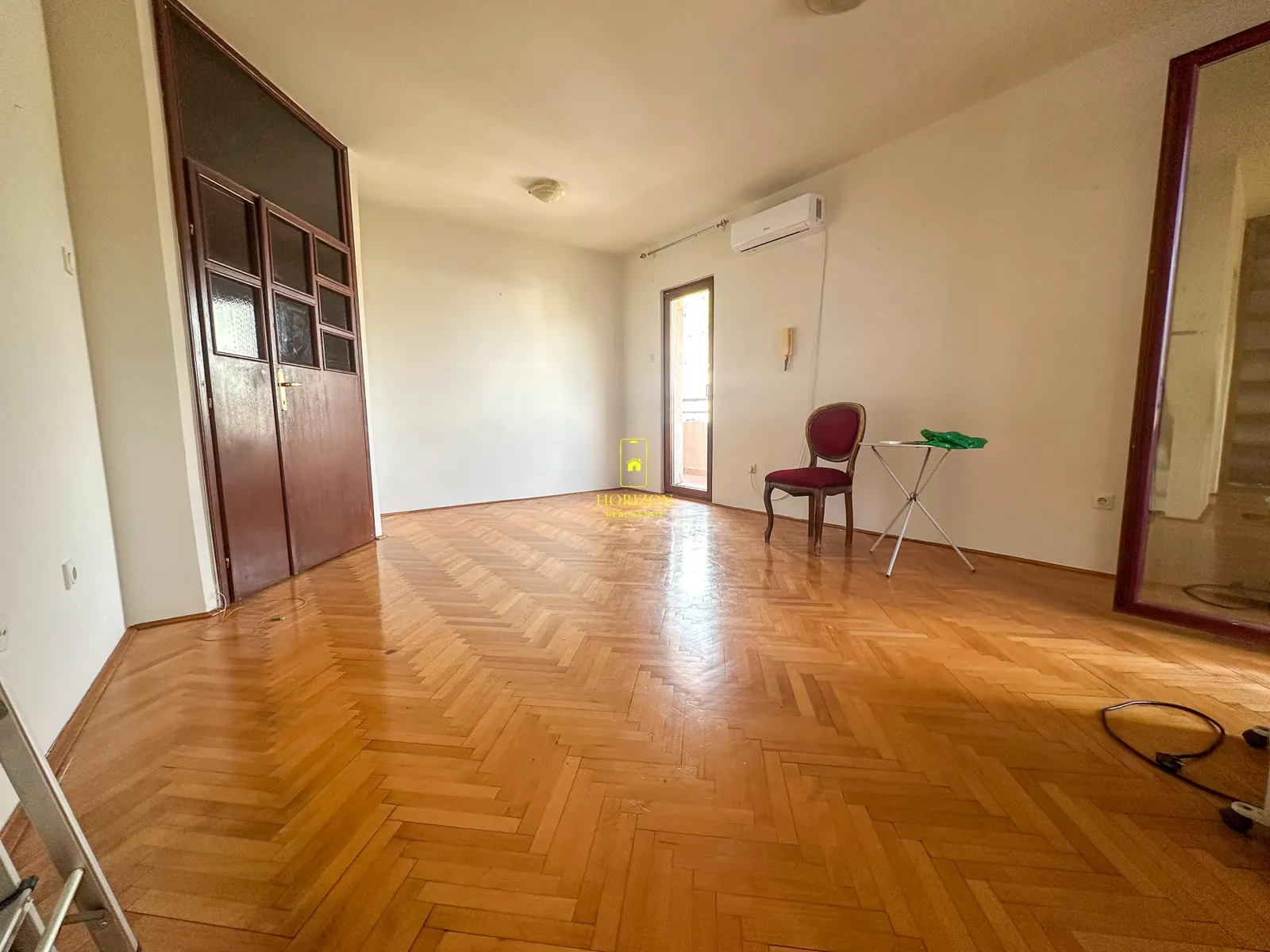 Trosoban stan, Malo brdo, fotografija 2